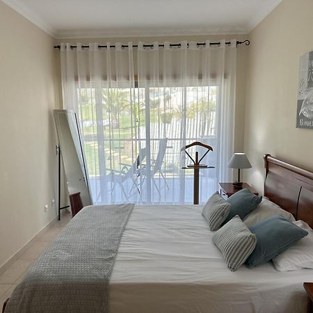 Charmant Appartement A 1Km De La Plage, Avec Piscine A Albufeira Bagian luar foto